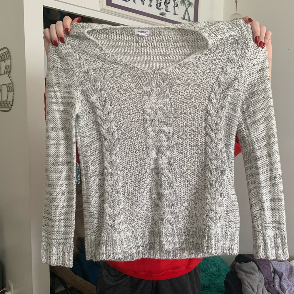 2 knit sweaters